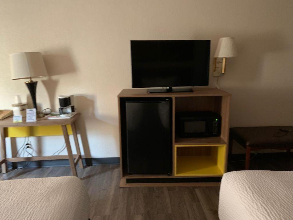 Days Inn By Wyndham Topeka Zewnętrze zdjęcie