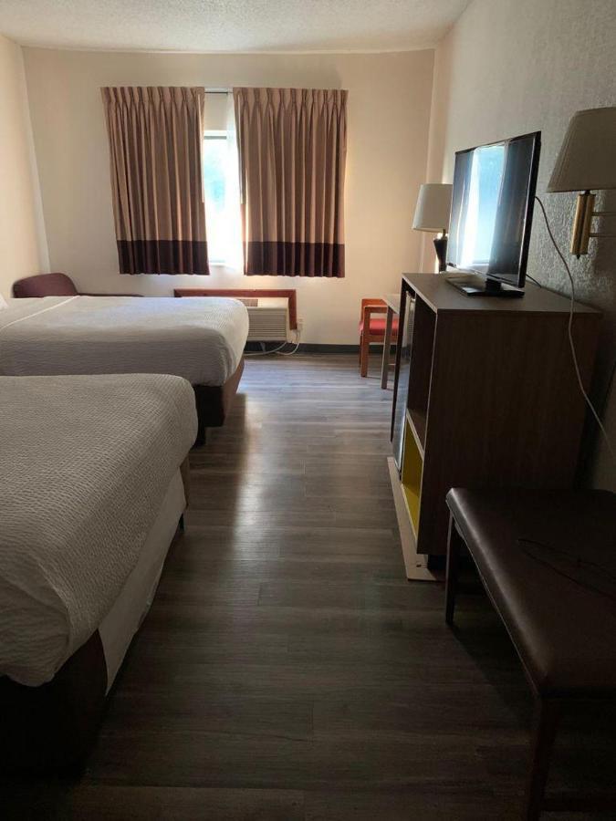 Days Inn By Wyndham Topeka Zewnętrze zdjęcie