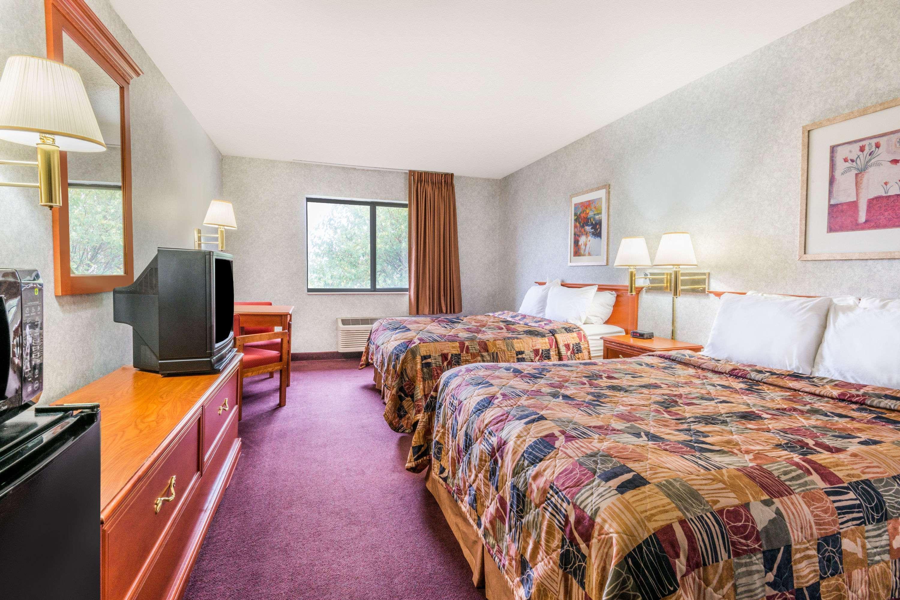 Days Inn By Wyndham Topeka Zewnętrze zdjęcie