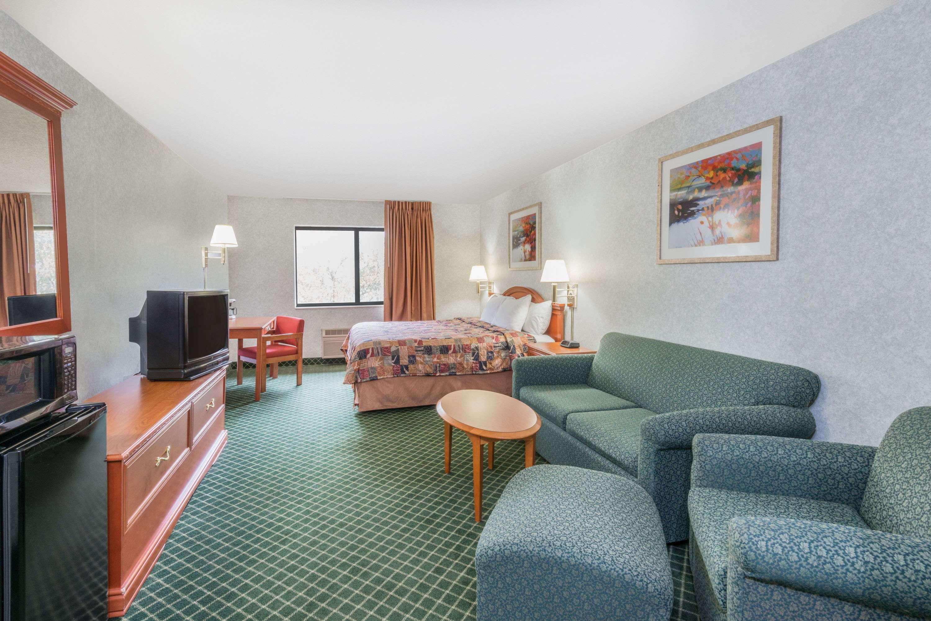 Days Inn By Wyndham Topeka Zewnętrze zdjęcie