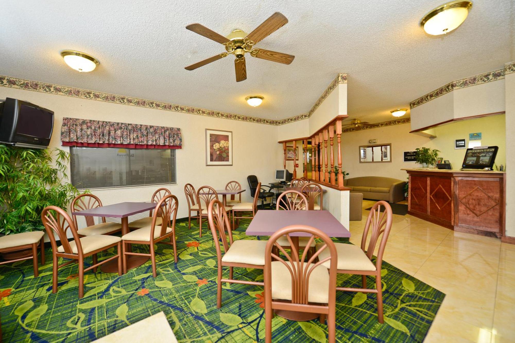 Days Inn By Wyndham Topeka Zewnętrze zdjęcie