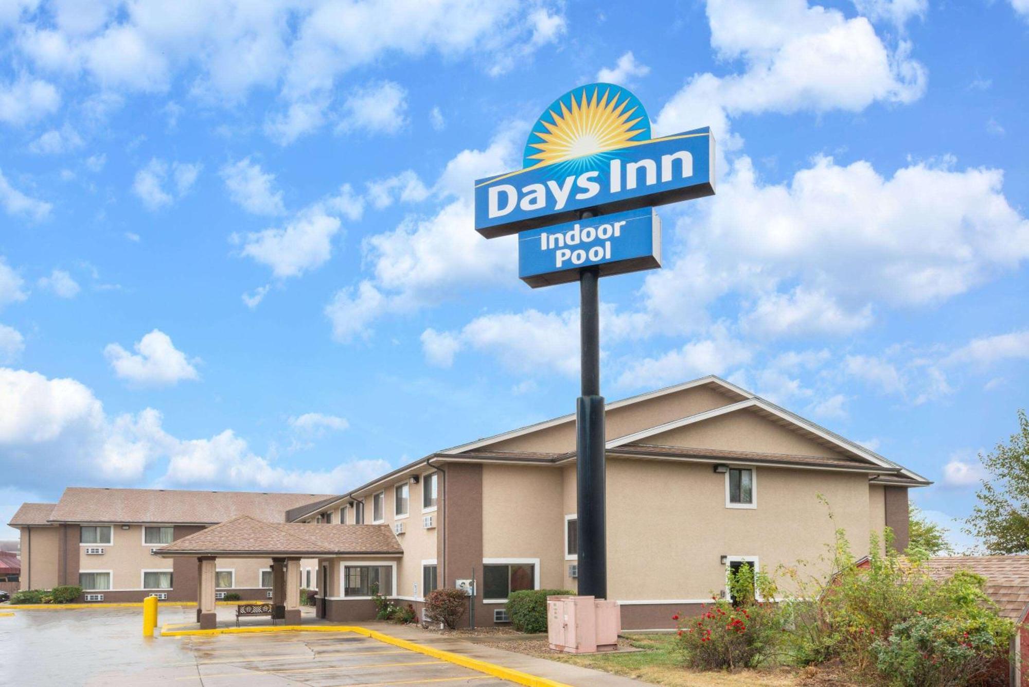 Days Inn By Wyndham Topeka Zewnętrze zdjęcie