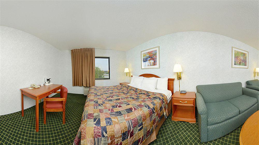 Days Inn By Wyndham Topeka Zewnętrze zdjęcie